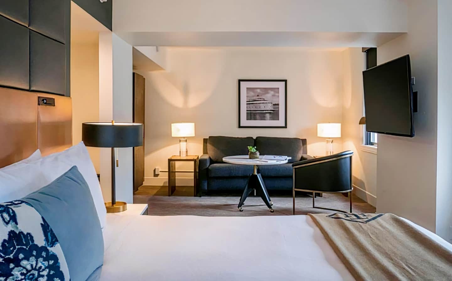 Hotel Theodore