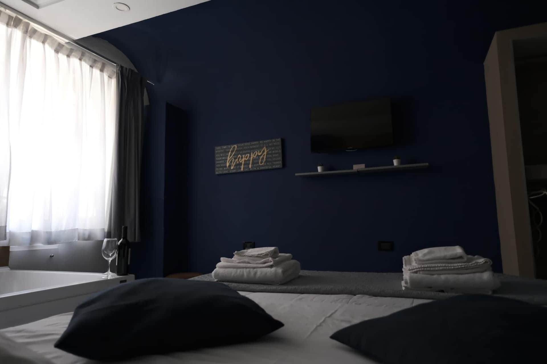 Royalty Rooms & Spa