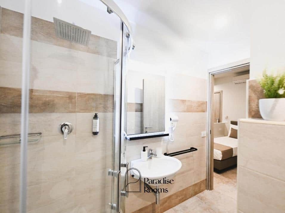 Hotel Paradise Rooms