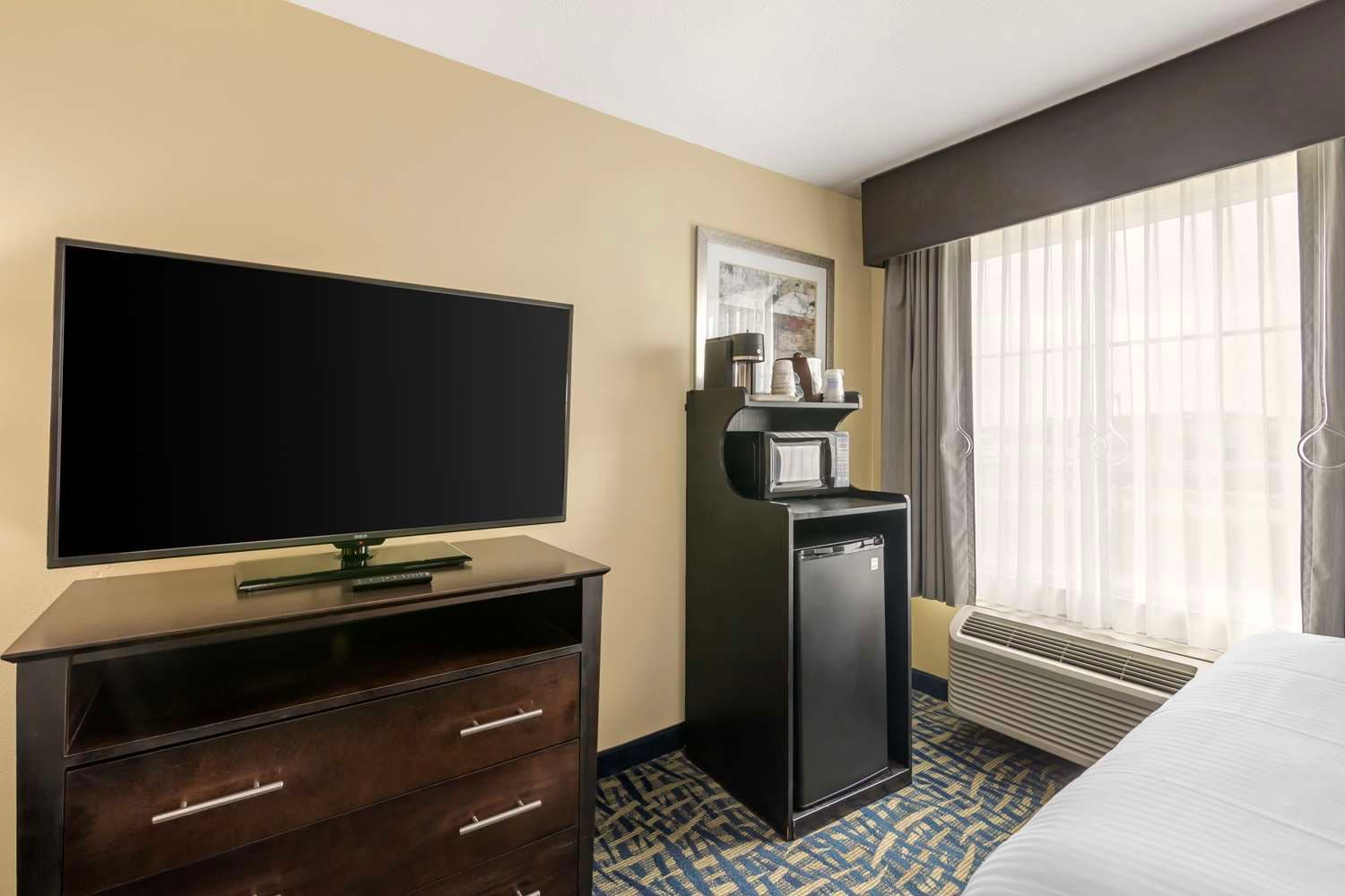 Best Western Plus Brunswick Inn & Suites