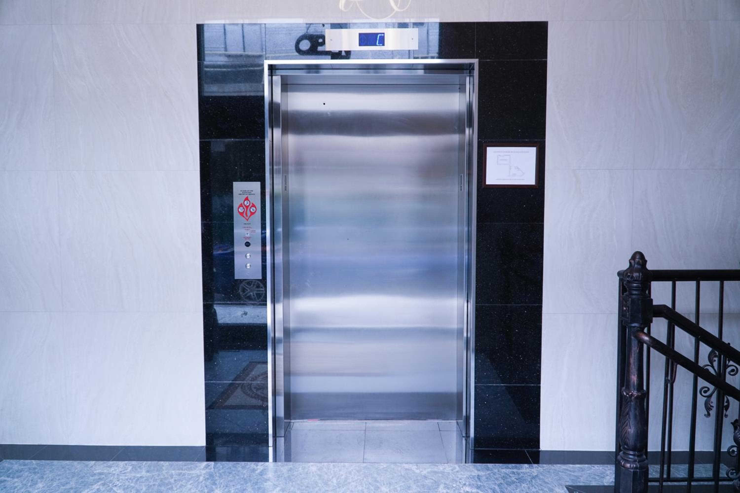 Hotel Mint JFK Airport