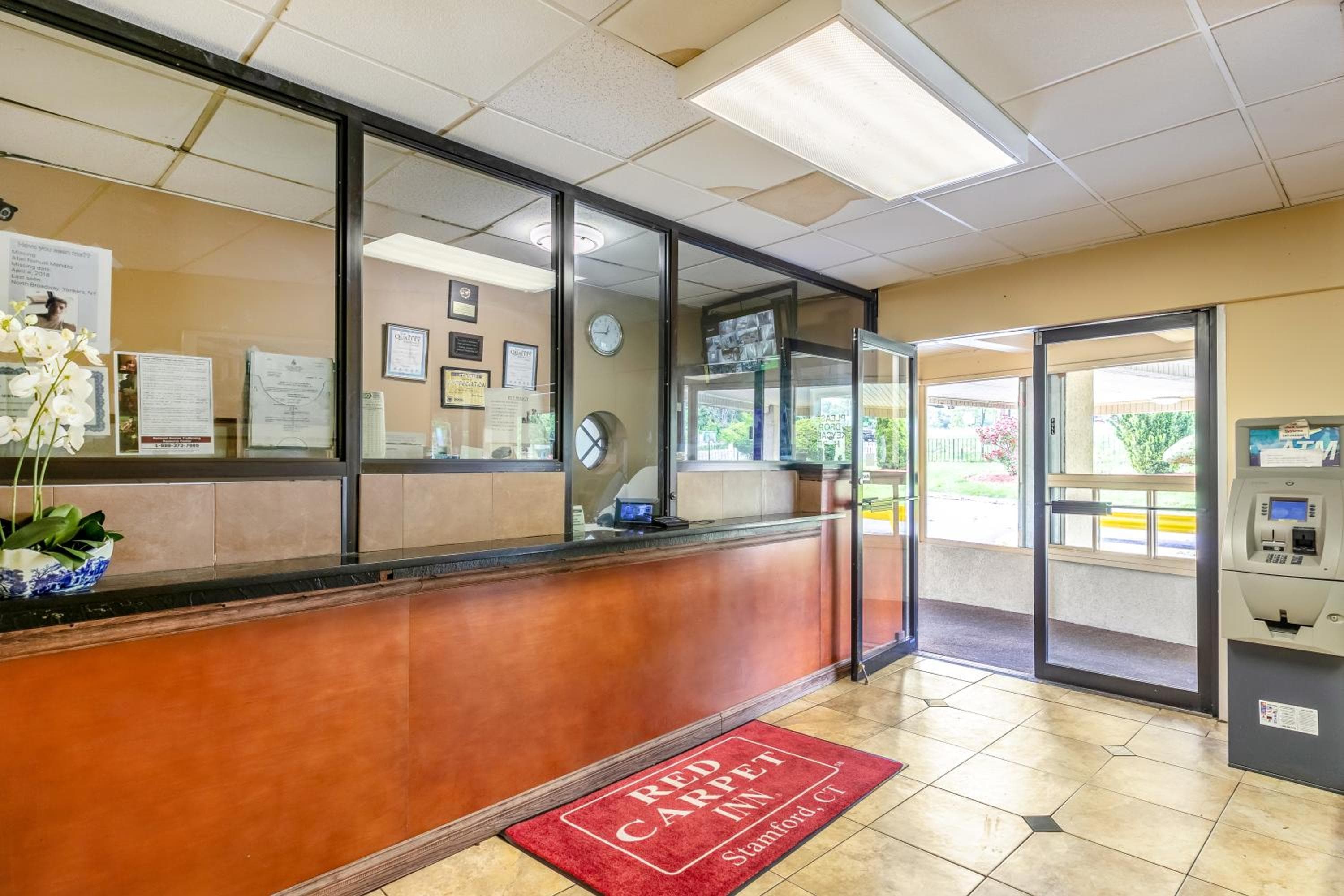 Red Carpet Inn - Stamford