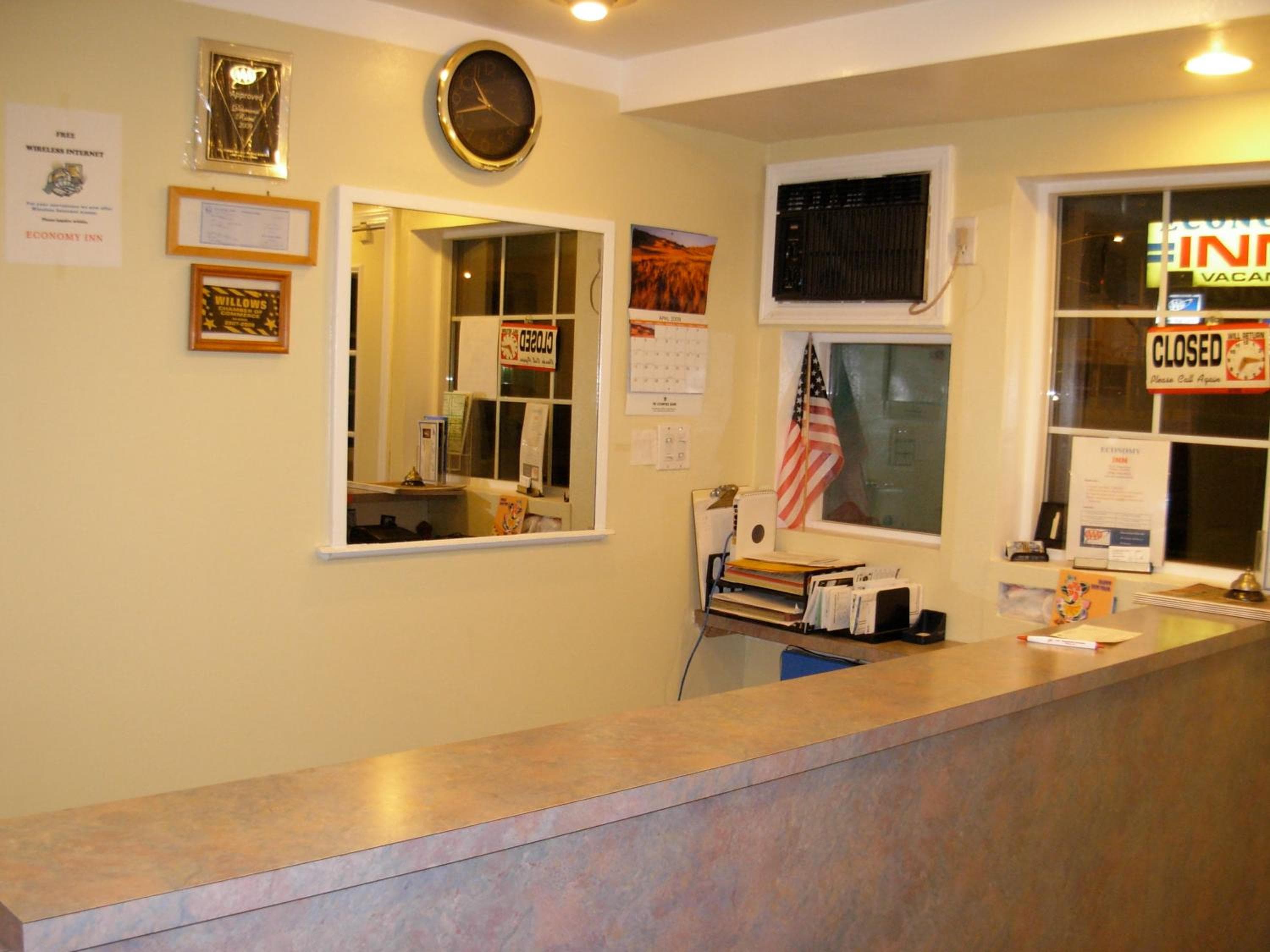 Economy Inn - Ontario