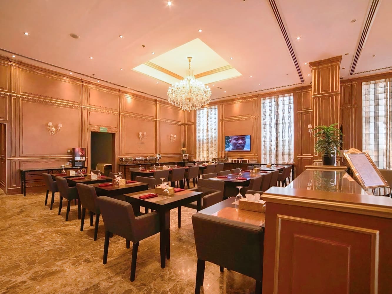 Strato Hotel By Warwick