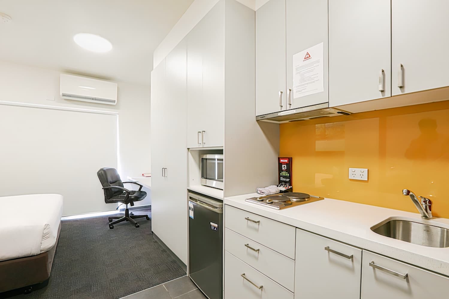 Alston Apartments Hotel