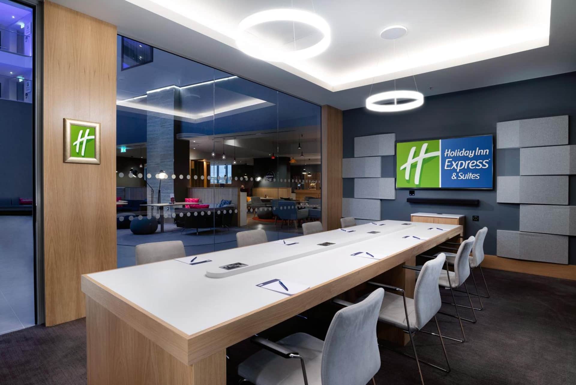 Holiday Inn Express London Heathrow T4, an IHG Hotel