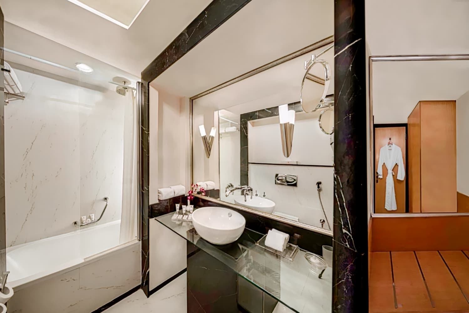 Savoy Suites Hotel Apartments