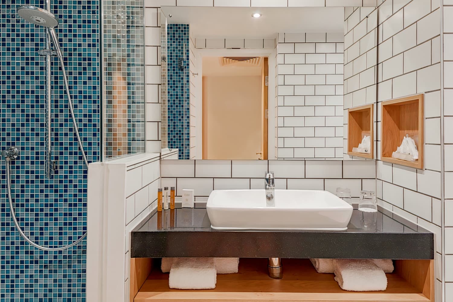 Holiday Inn London Heathrow - Bath Road by IHG