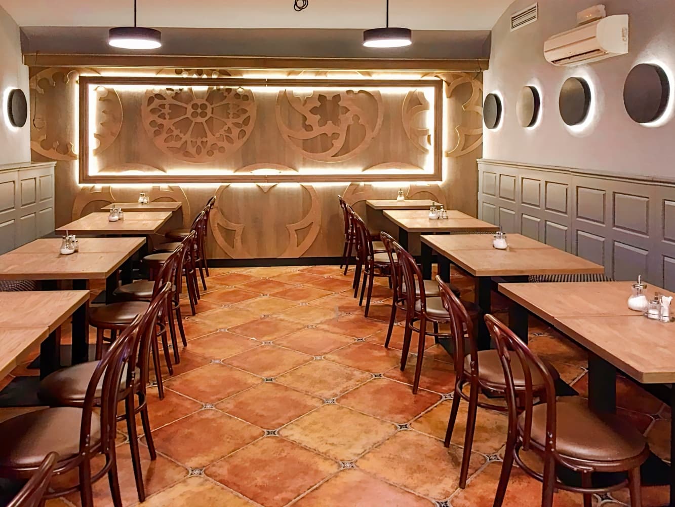 King Charles Boutique Hotel