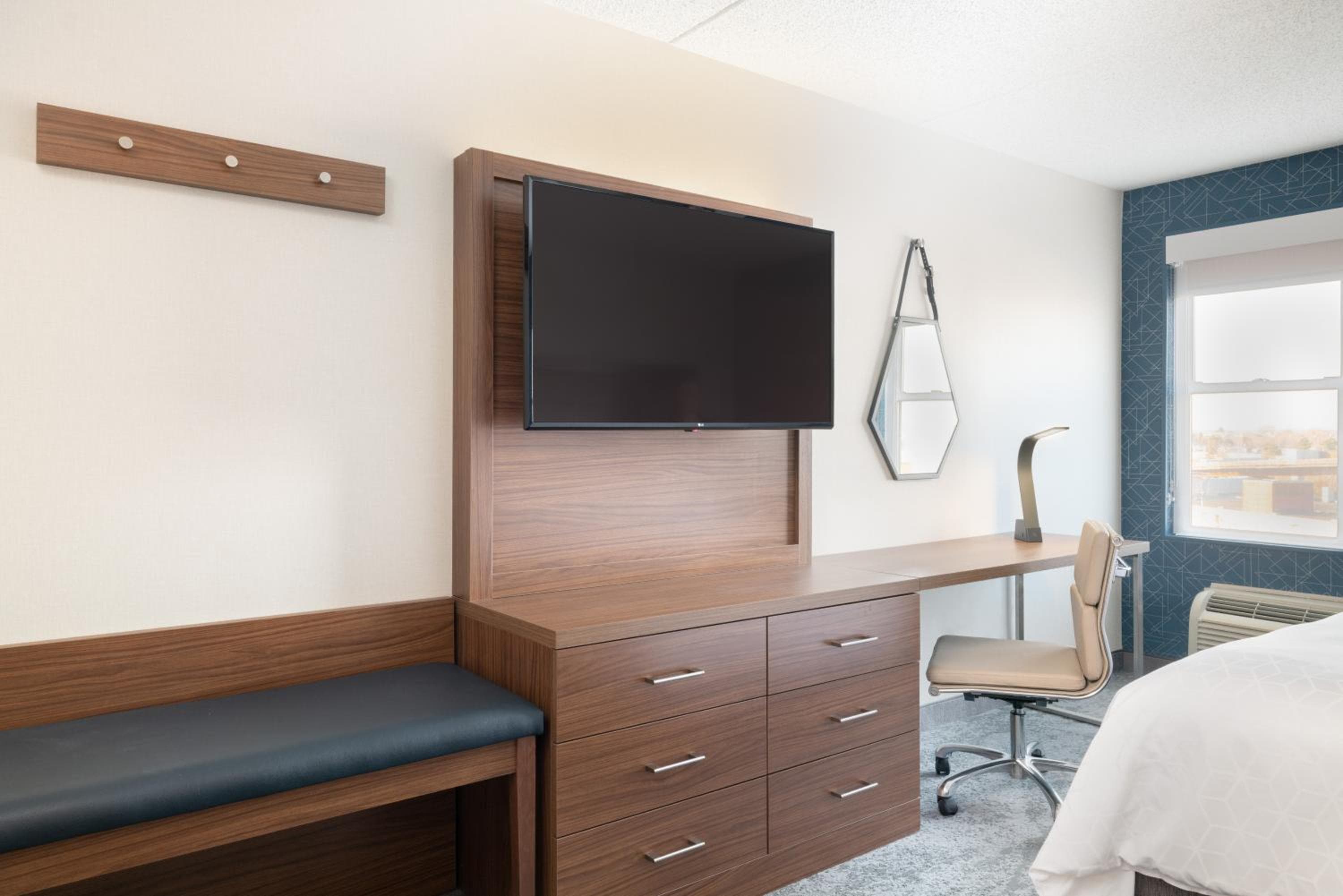 Holiday Inn Express & Suites Boston - Cambridge