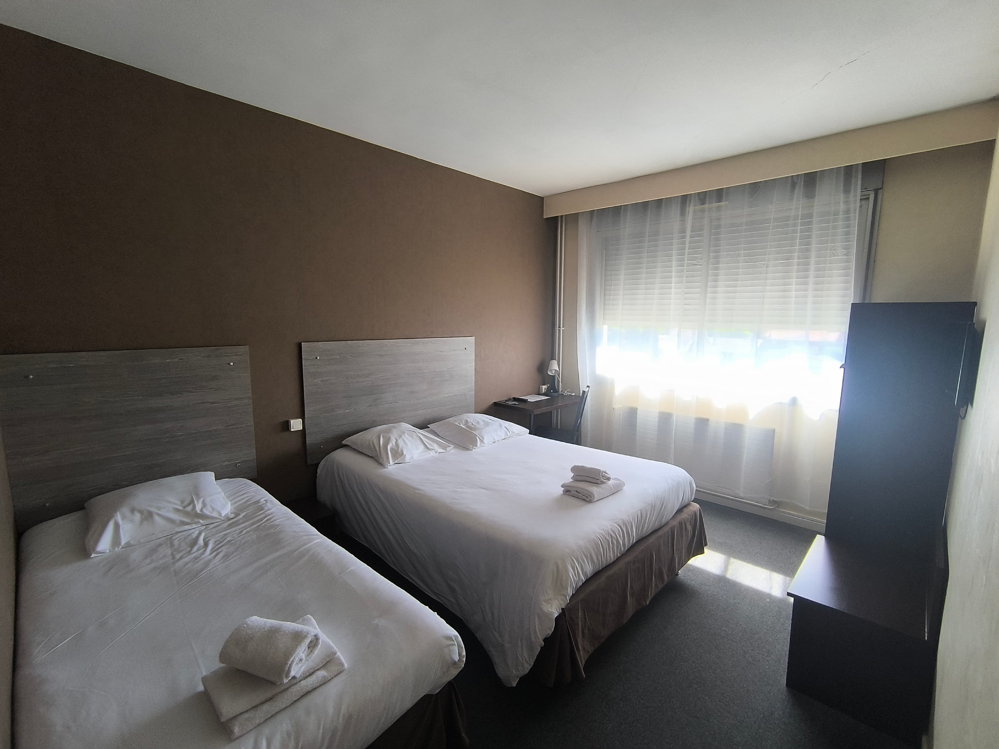 Adonis Lyon Est Artys Hotel