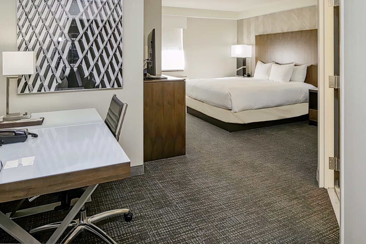 Doubletree Hotel and Suites Downtown Pittsburgh