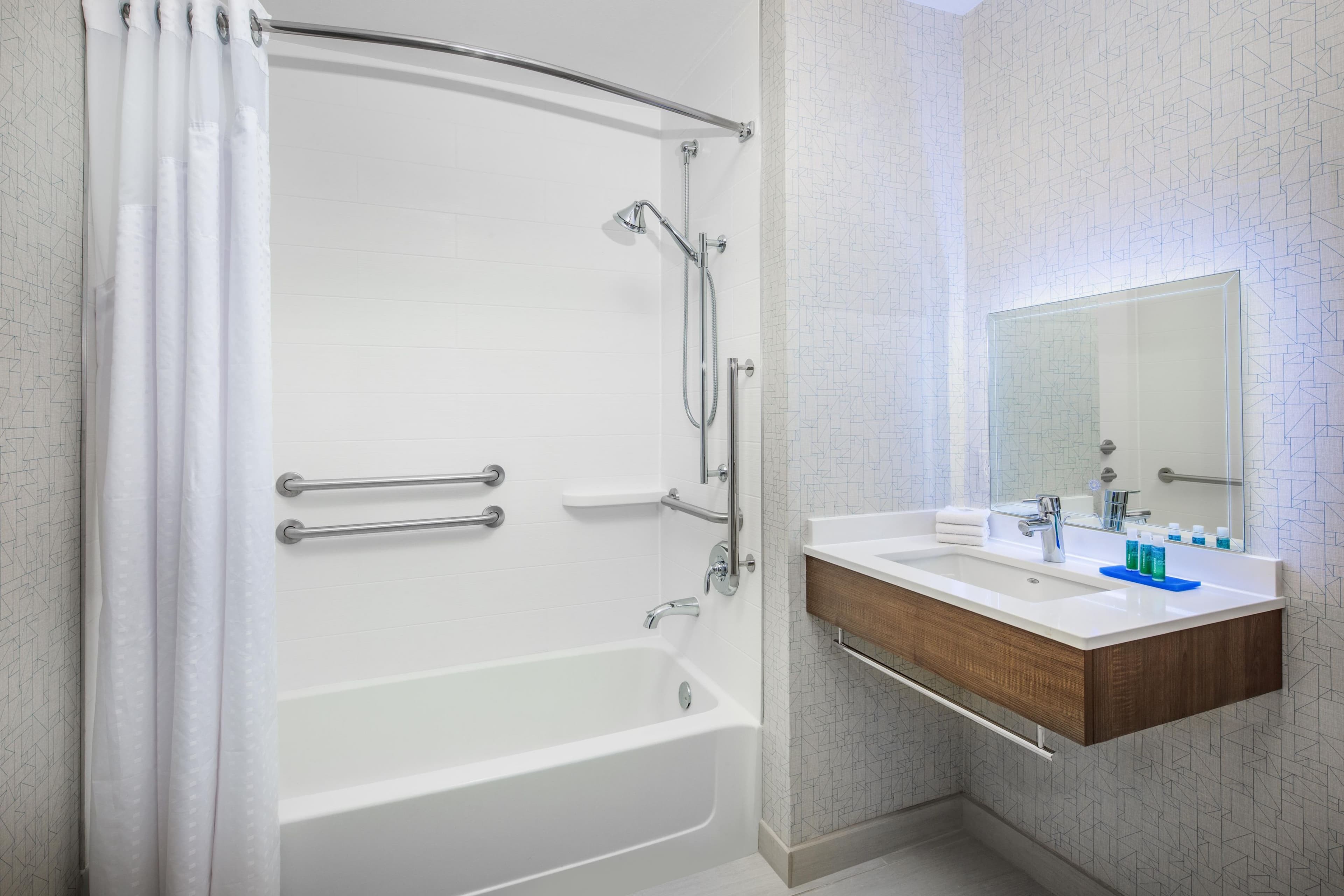 Holiday Inn Express & Suites Ontario Airport, an IHG Hotel