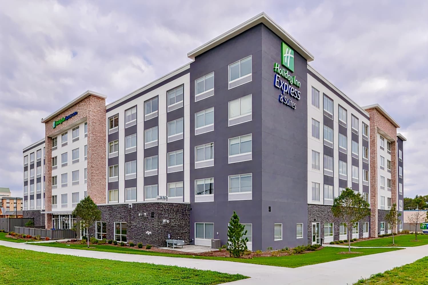 Holiday Inn Express & Suites Mall of America - MSP Airport