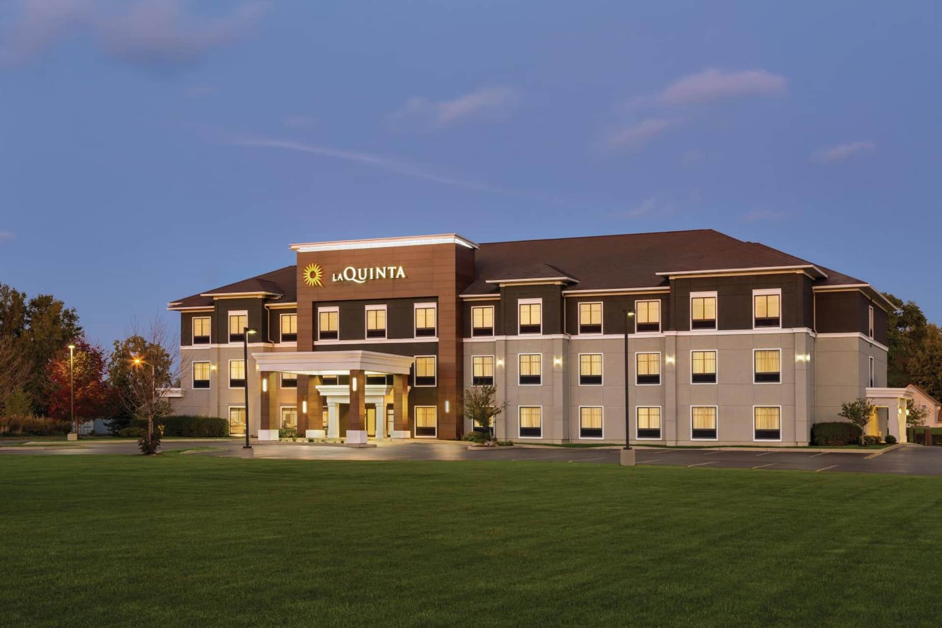 La Quinta Inn & Suites by Wyndham Lackawanna