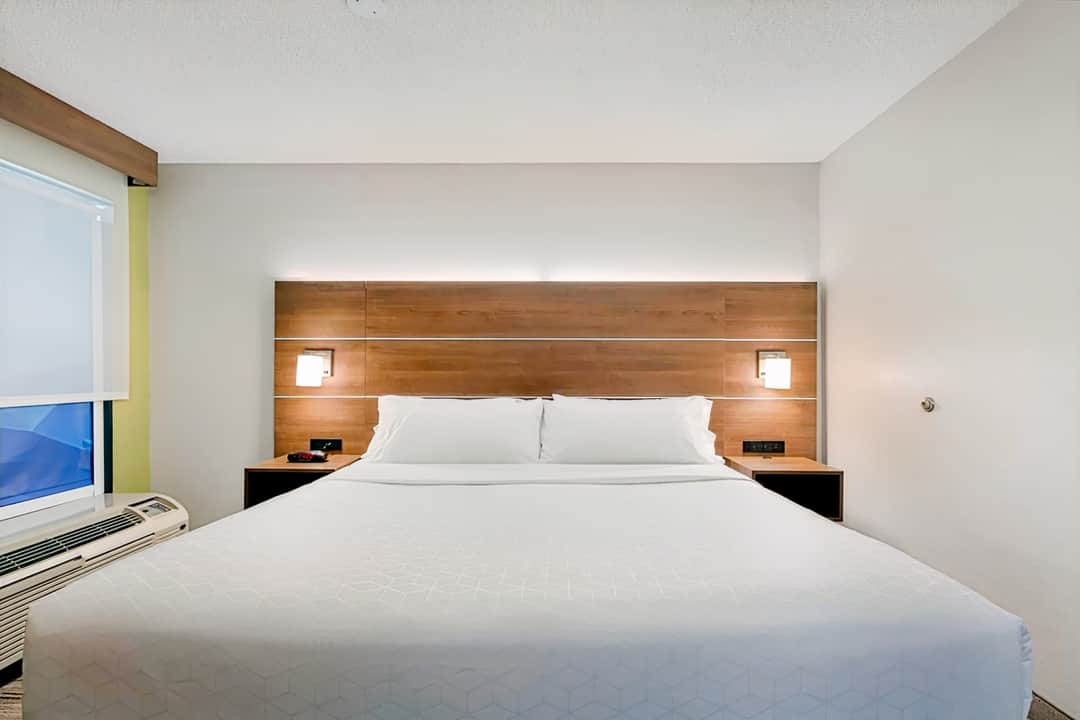 Holiday Inn Express Hotel & Suites Milton