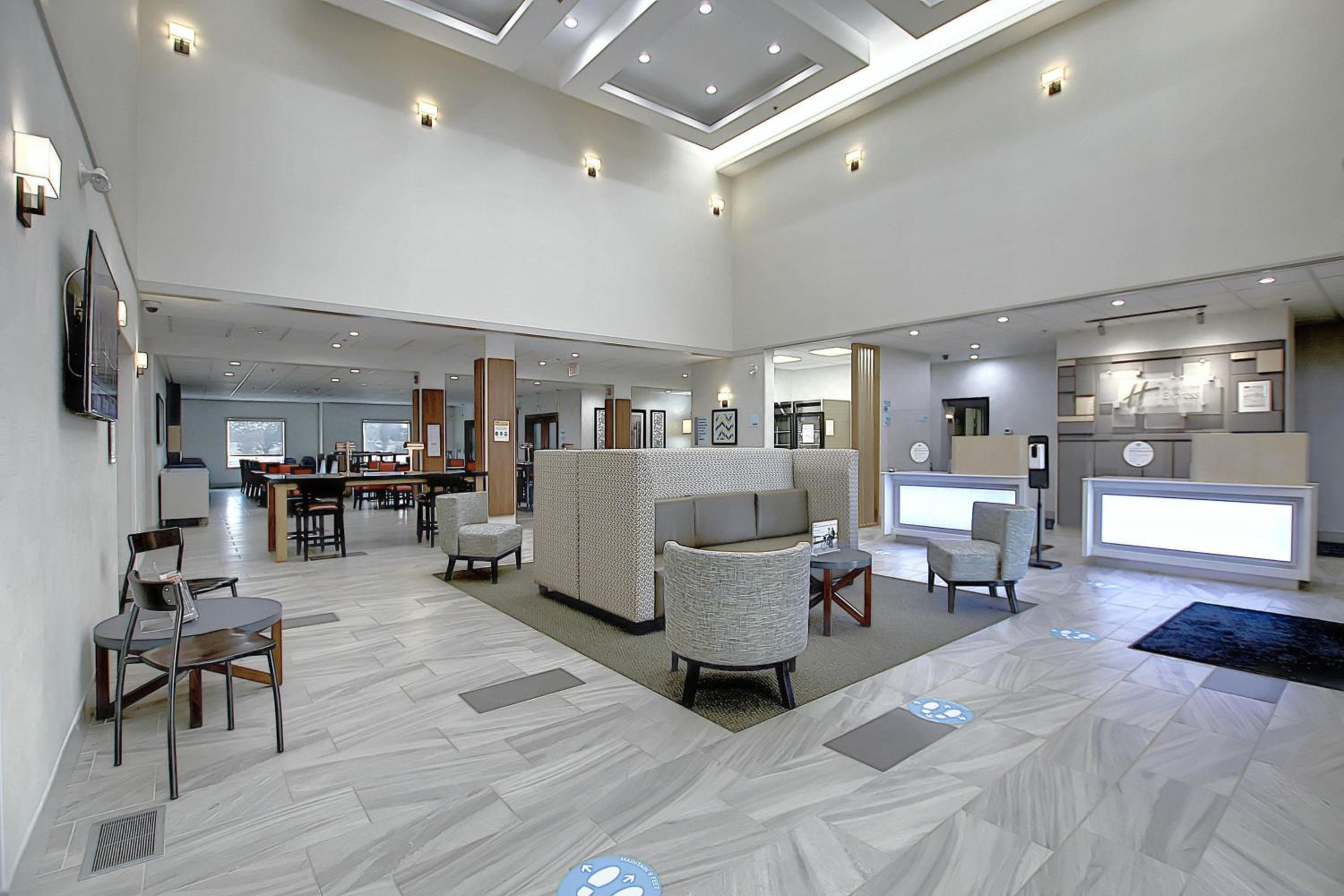 Holiday Inn Express & Suites Airport Calgary