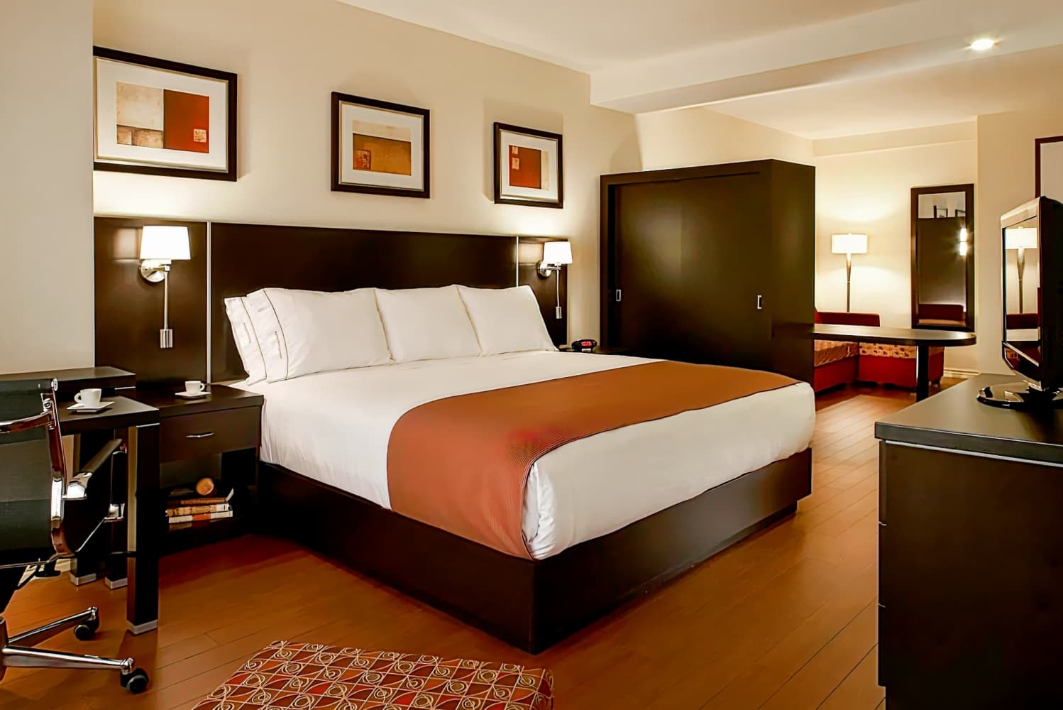 Holiday Inn & Suites, Montreal Airport