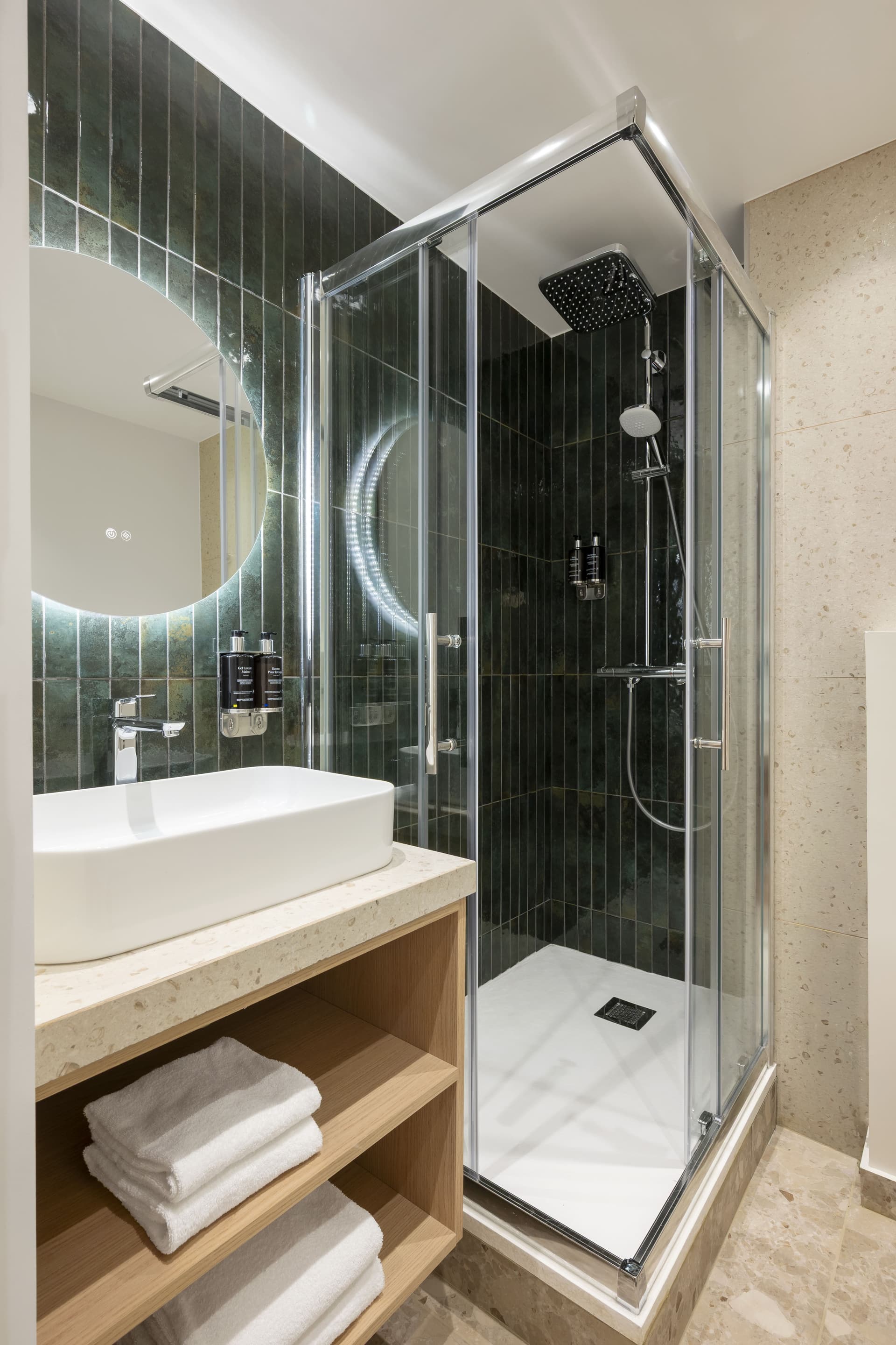 Hôtel Charlemagne by HappyCulture