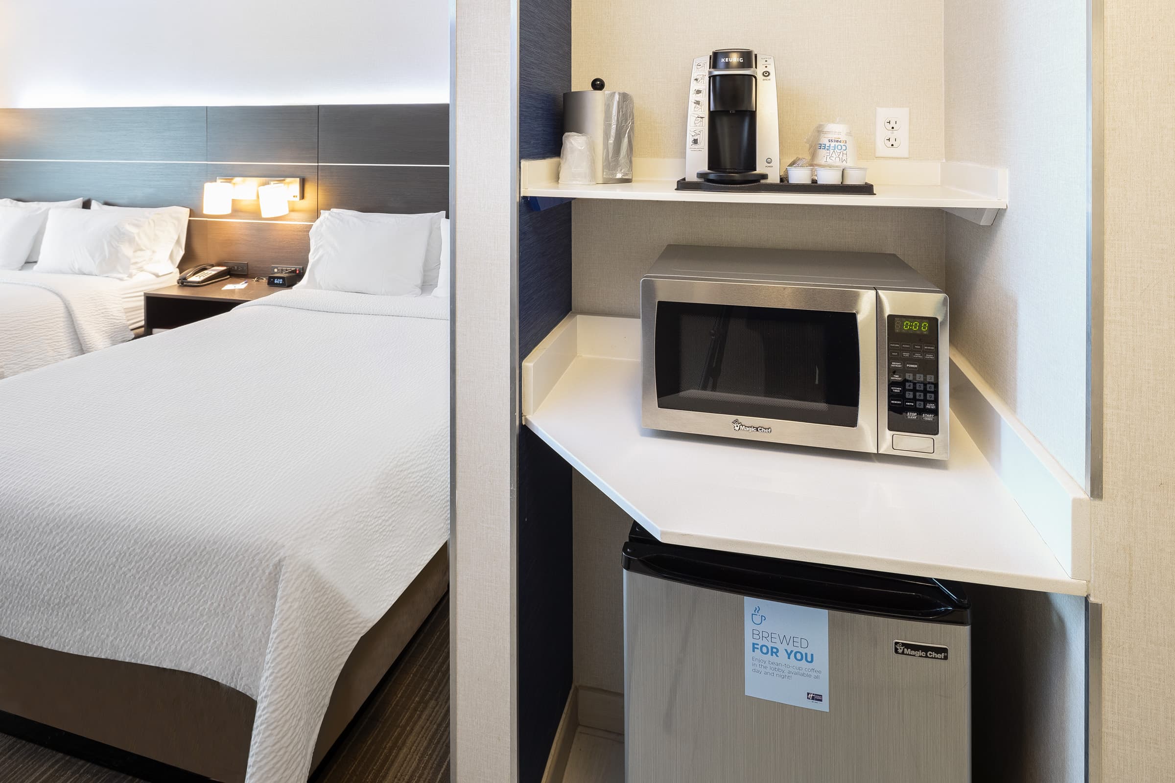 Holiday Inn Express & Suites Chicago West - St Charles