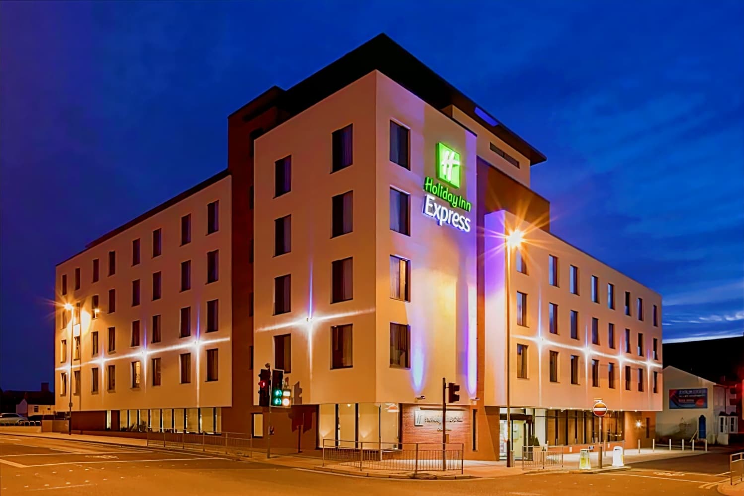 Holiday Inn Express Cheltenham Town Centre
