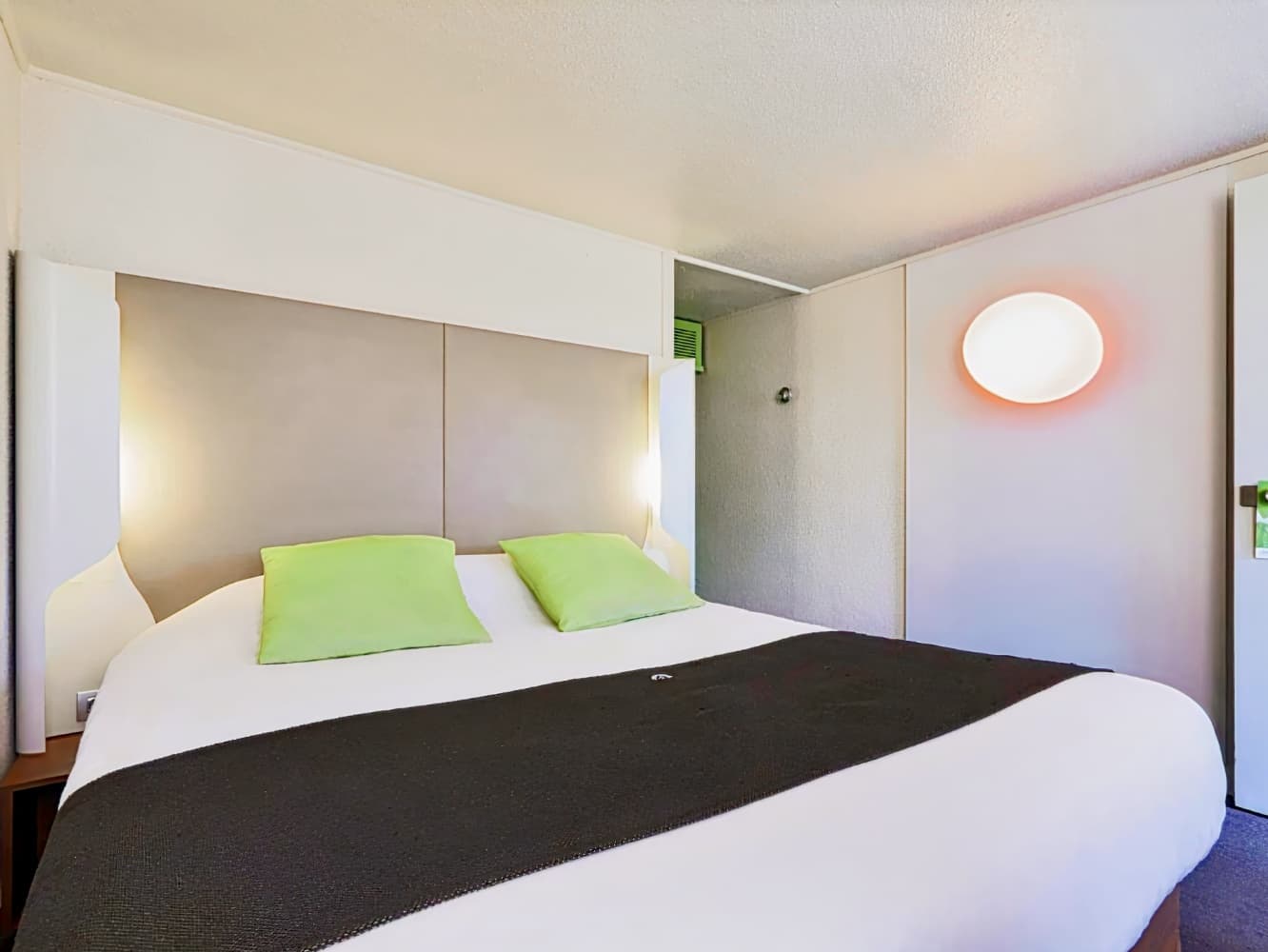 Campanile Versailles Buc