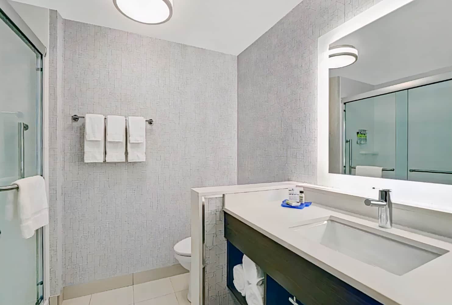 Holiday Inn Express Kingston West