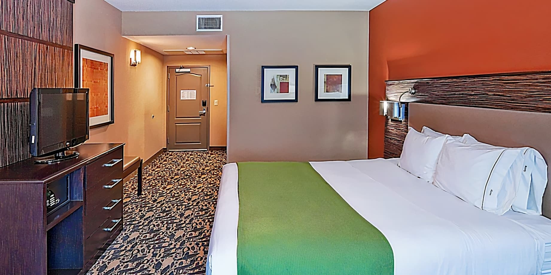 Holiday Inn Express & Suites North Dallas at Preston