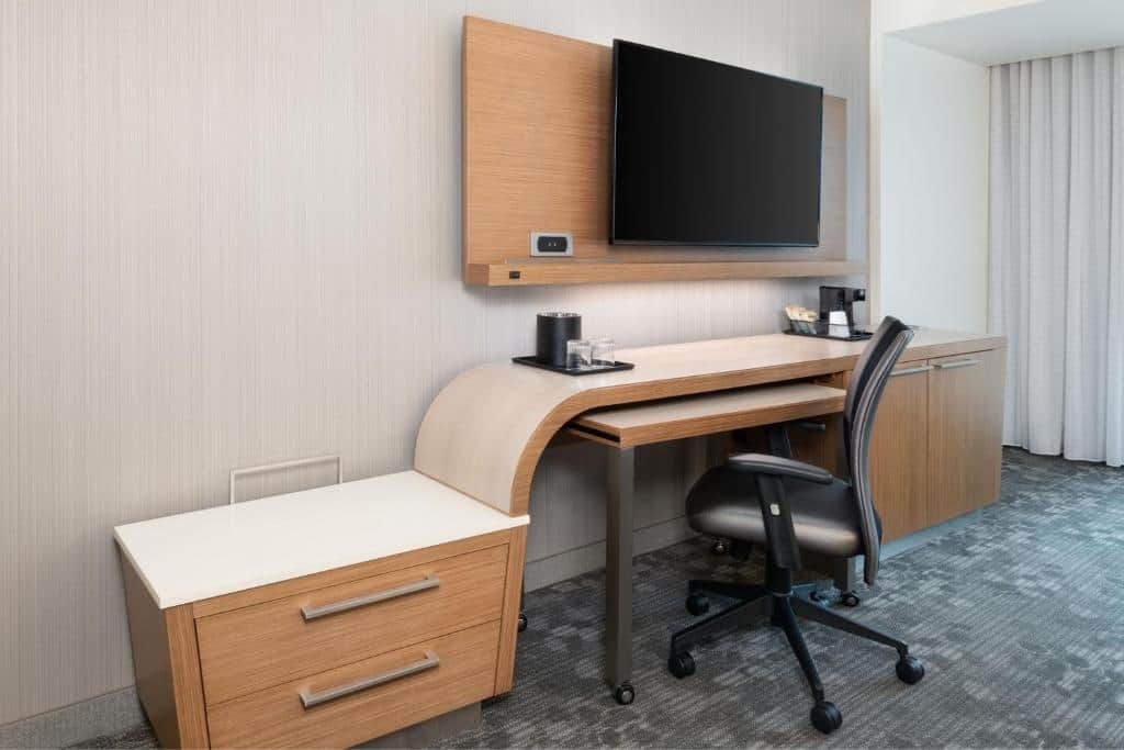 Courtyard by Marriott Atlanta Alpharetta/Avalon Area