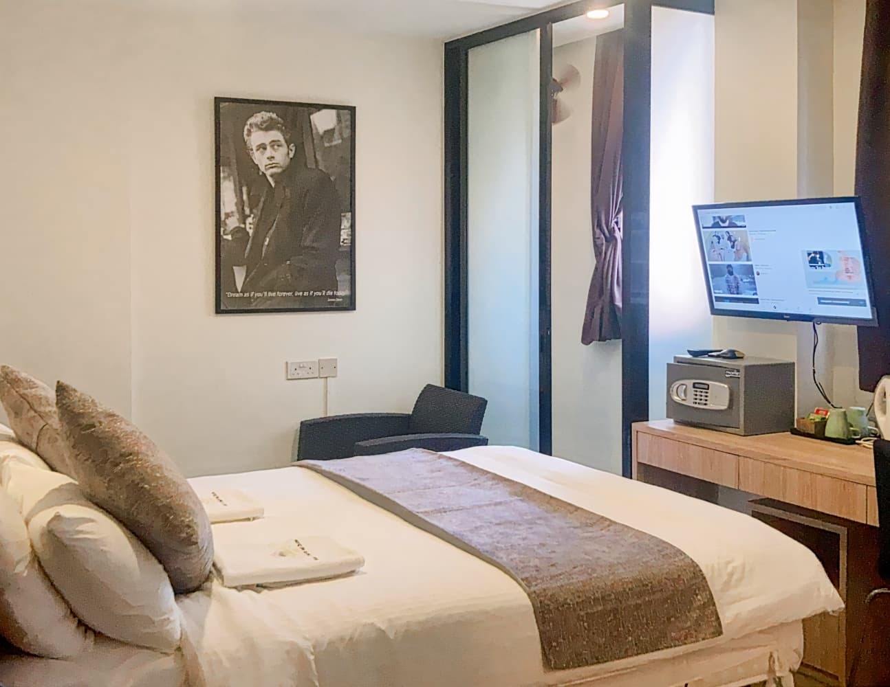 Q Loft Hotels@Mackenzie