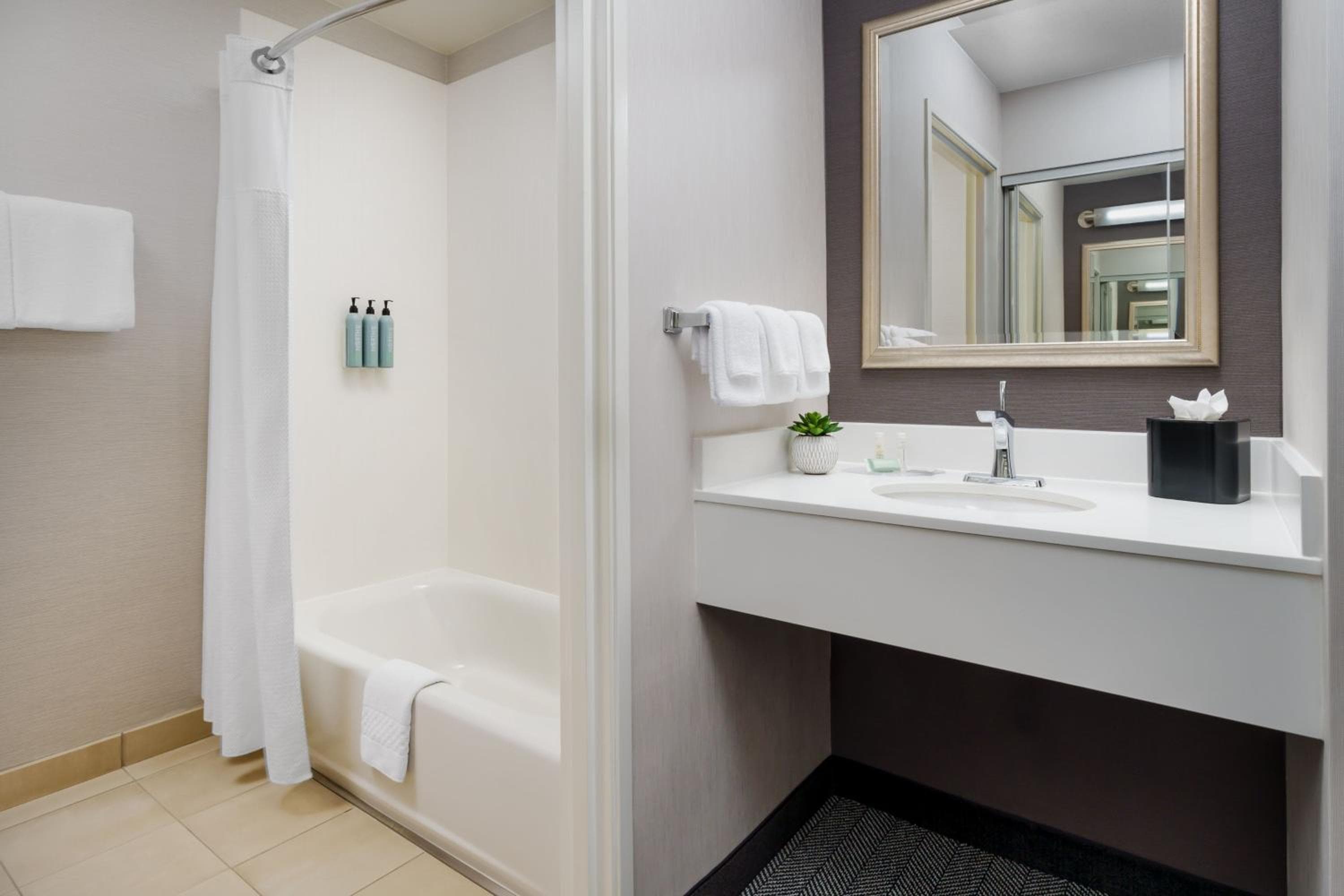 Courtyard by Marriott Sacramento Folsom