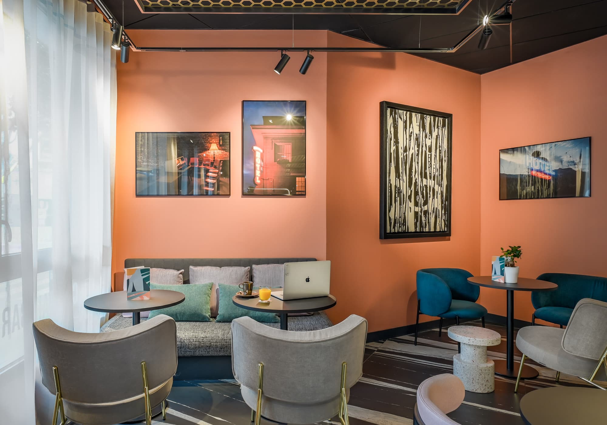 TRIBE Paris La Défense Esplanade