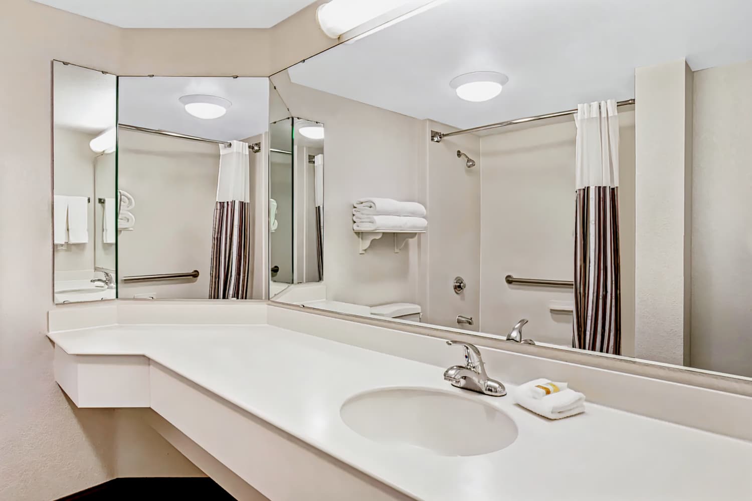 La Quinta Inn & Suites by Wyndham Tucson Airport