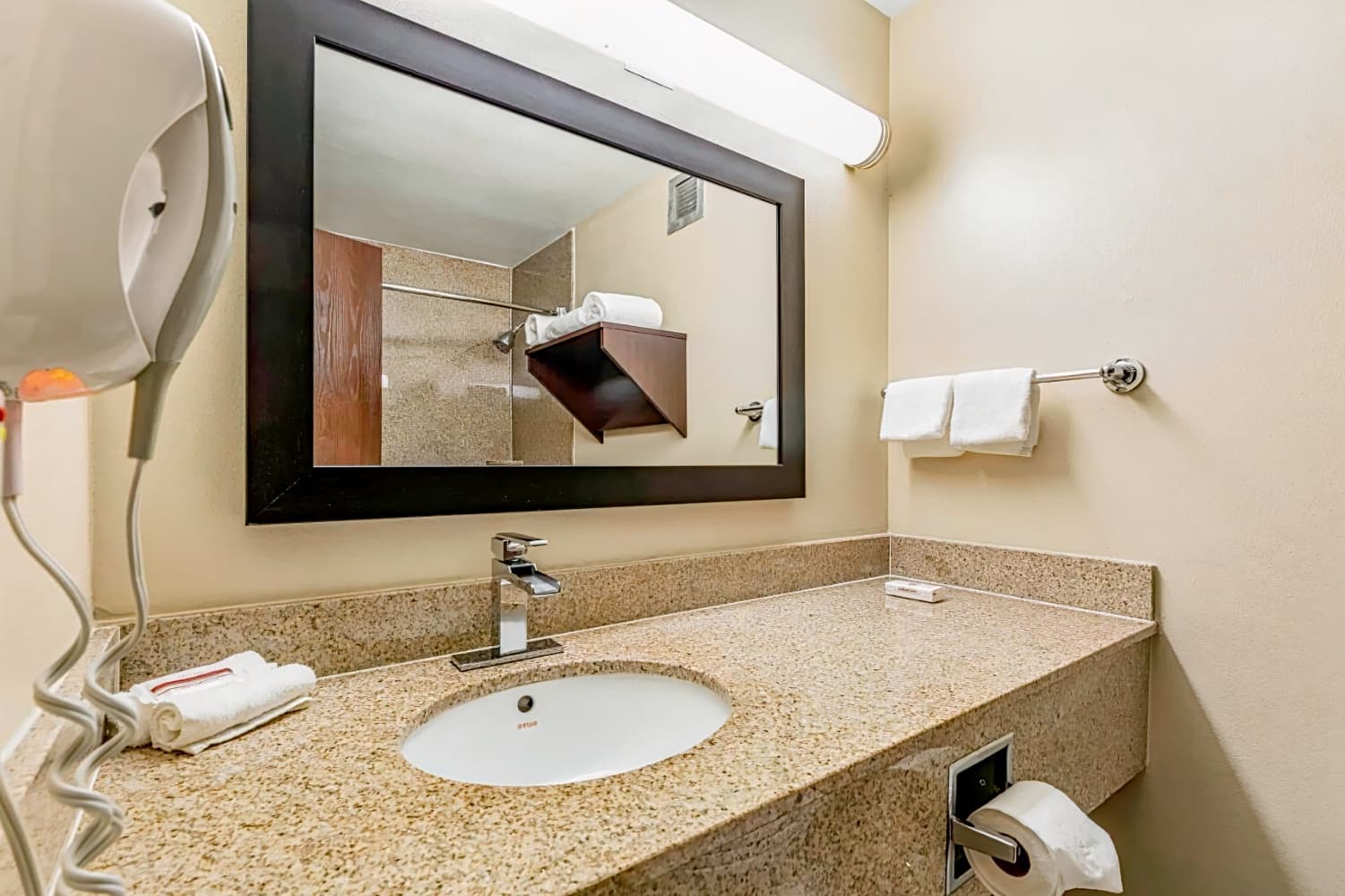 Red Roof Inn PLUS+ & Suites Houston – IAH Airport SW
