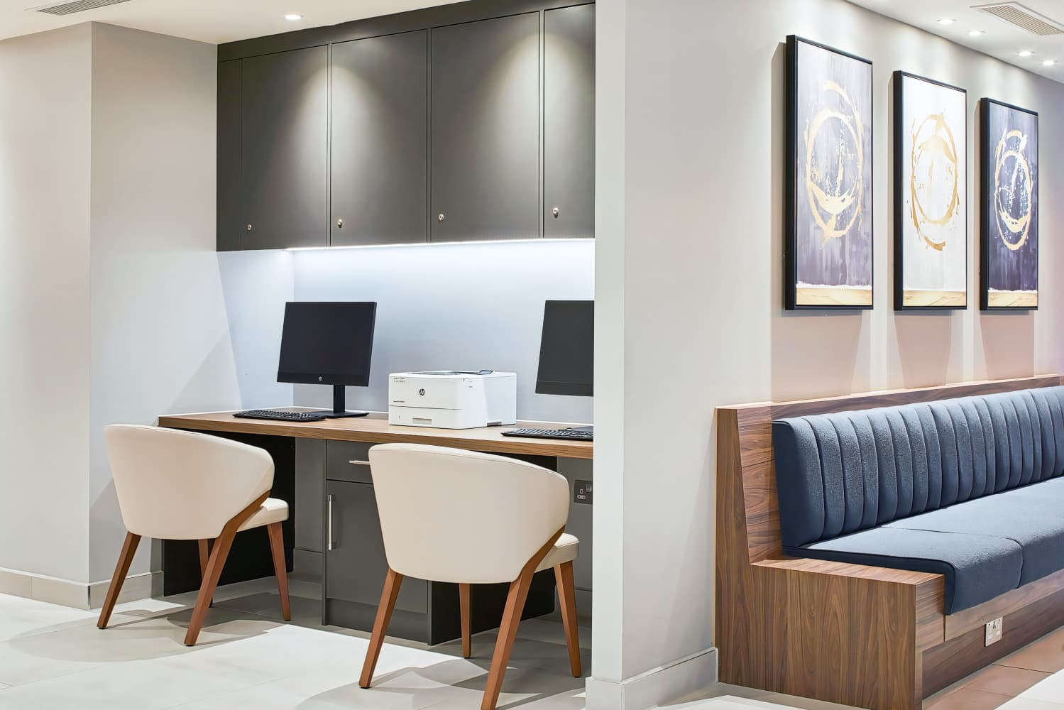 Courtyard by Marriott London Heathrow Airport