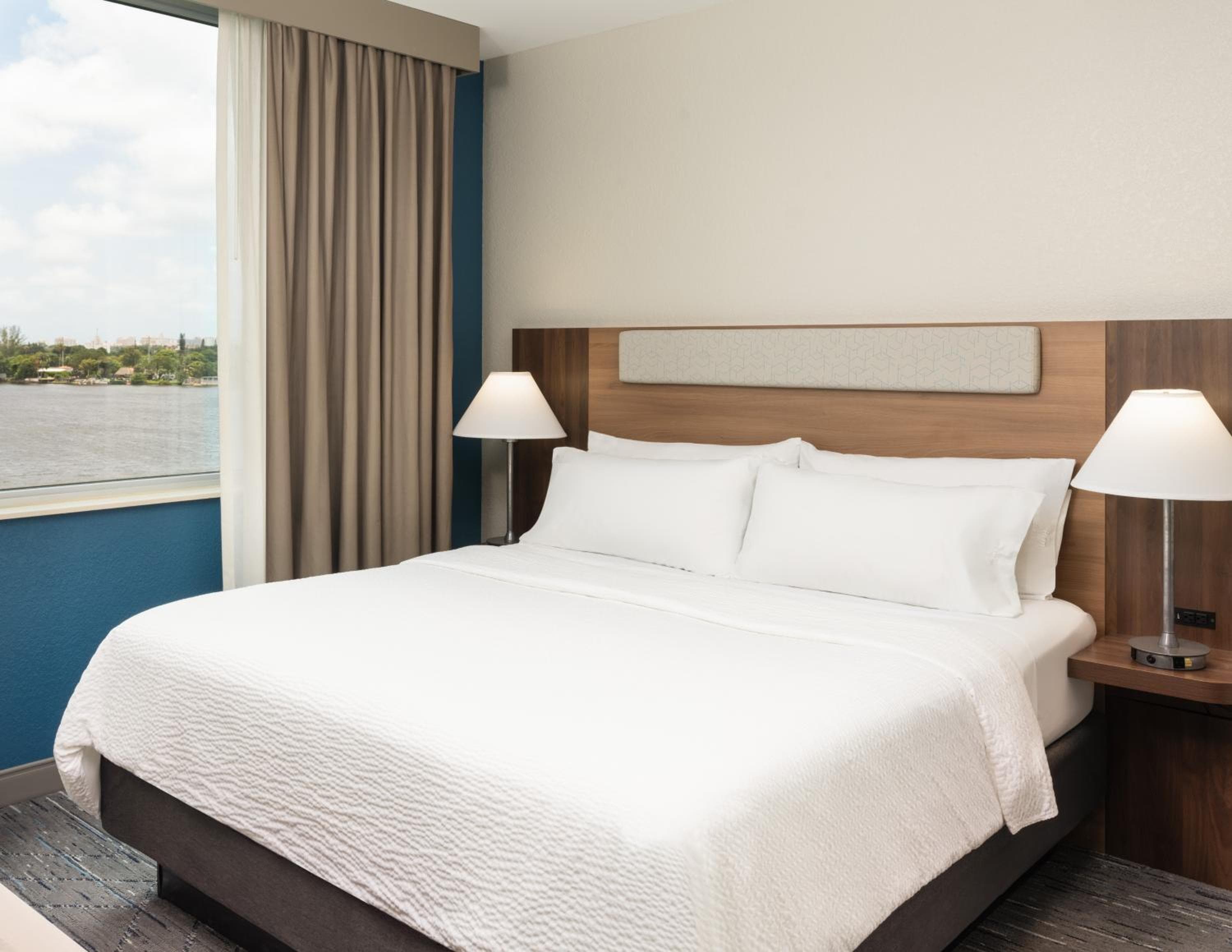 Holiday Inn Express Miami Airport Blue Lagoon Area by IHG