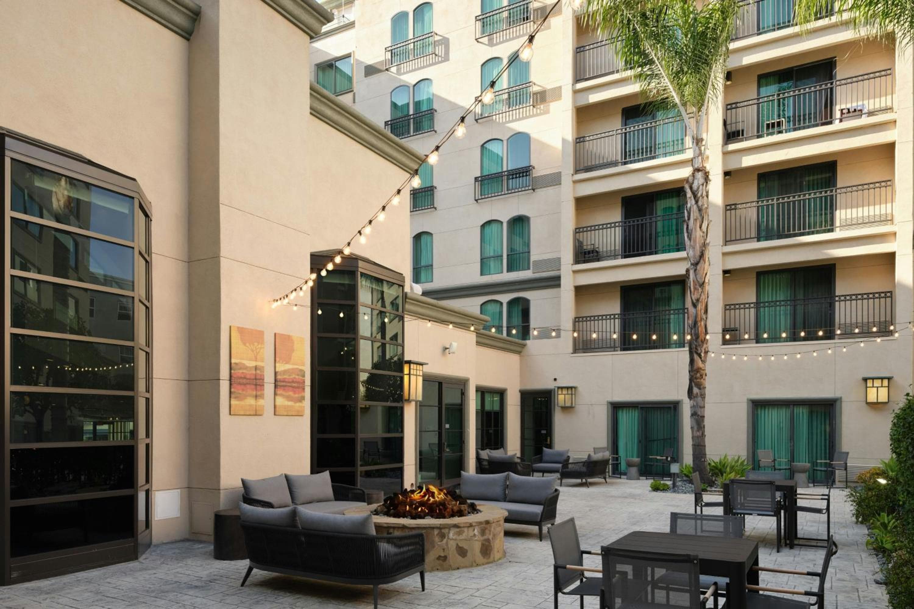 Courtyard by Marriott Los Angeles Pasadena/Old Town