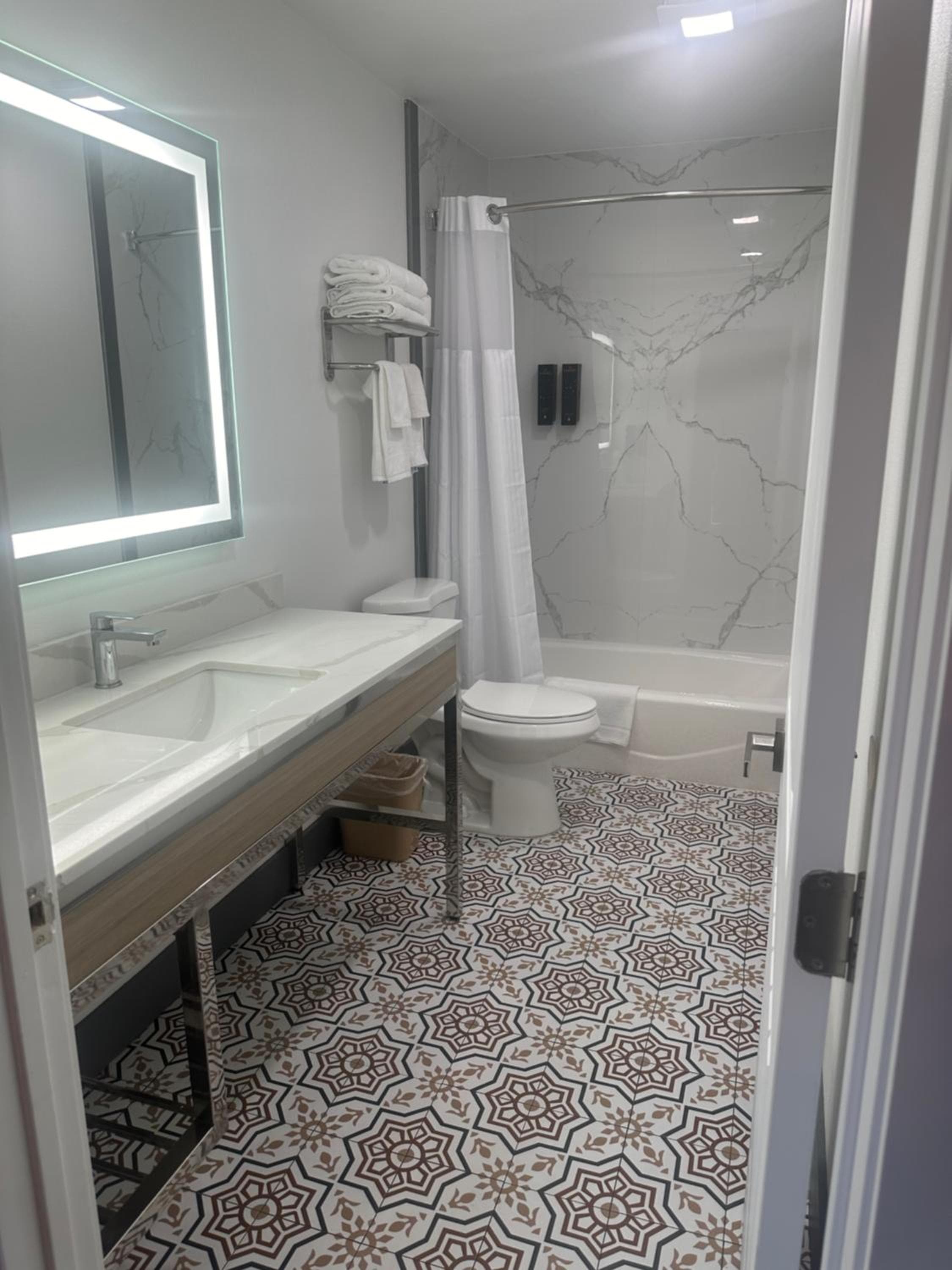 Super 8 by Wyndham Oceanside Downtown