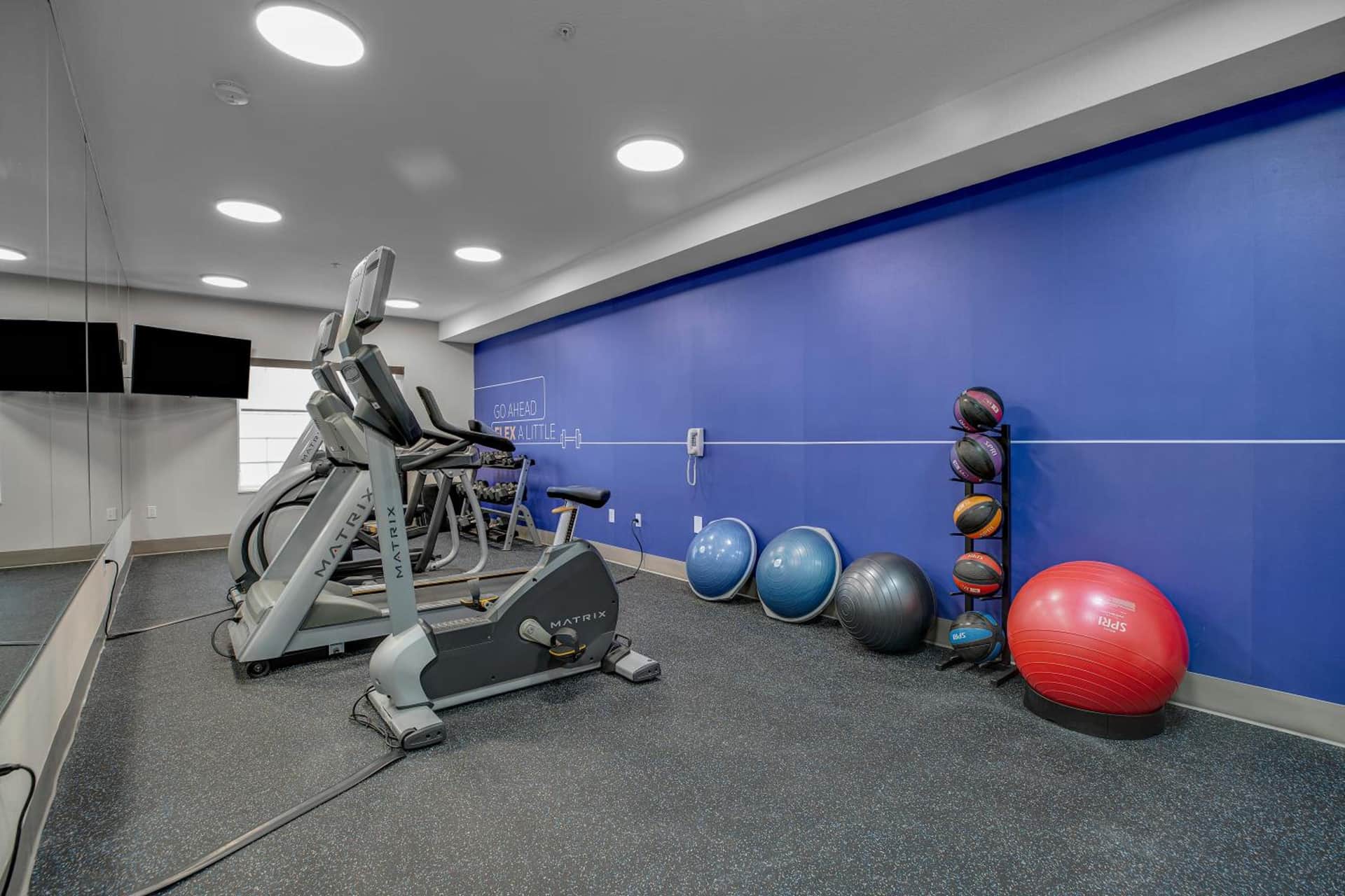 Holiday Inn Express Hotel & Suites Portland - Jantzen Beach, an IHG Hotel