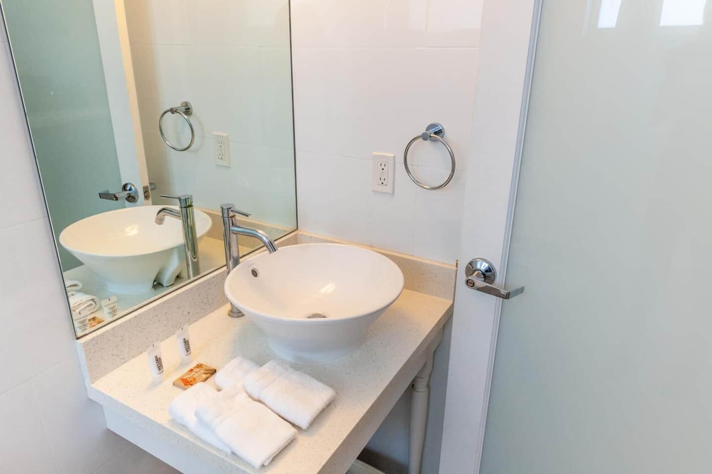 Waterside Hotel and Suites