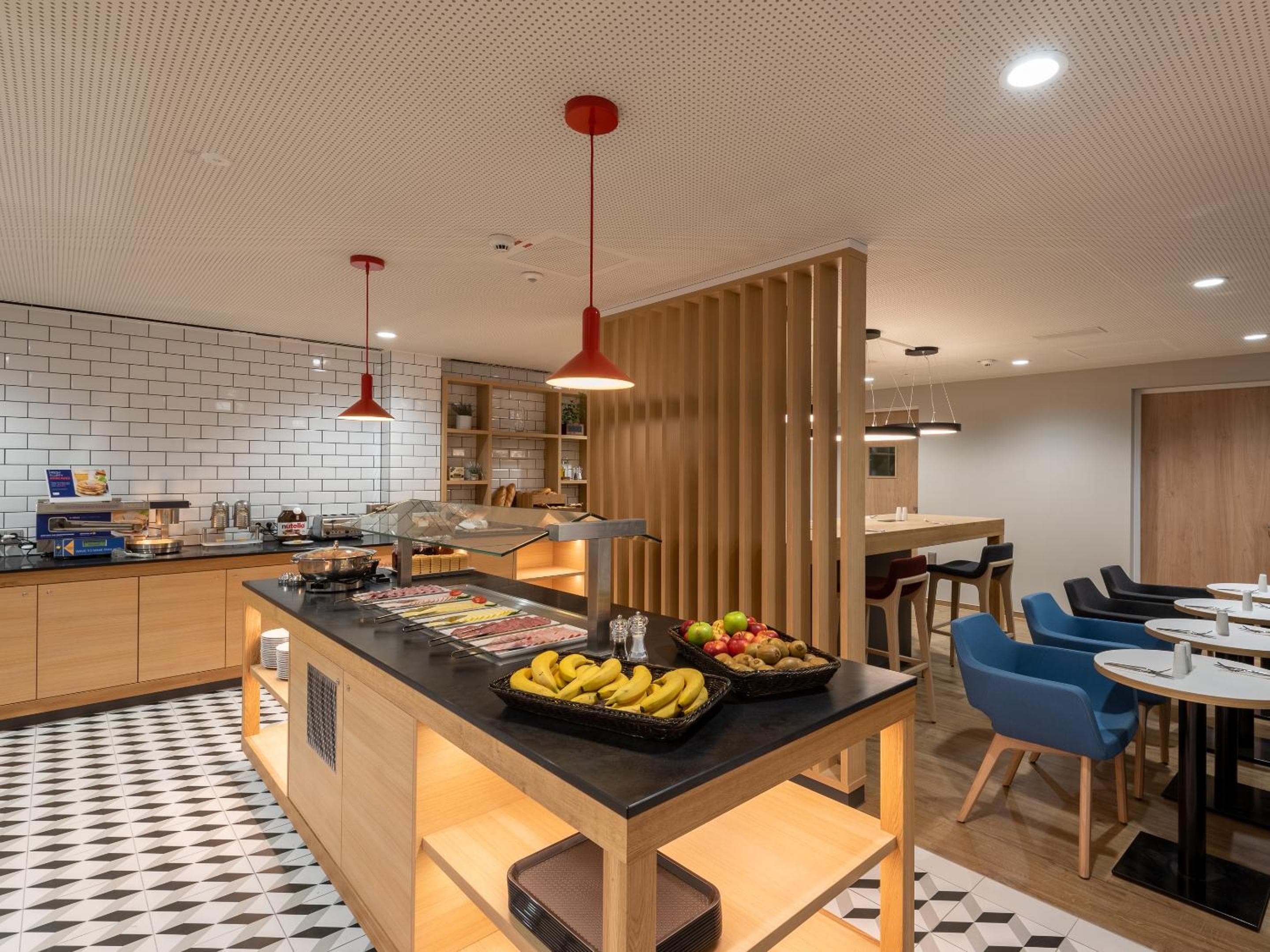 Holiday Inn Express - Hamburg South A7-AS42, an IHG Hotel