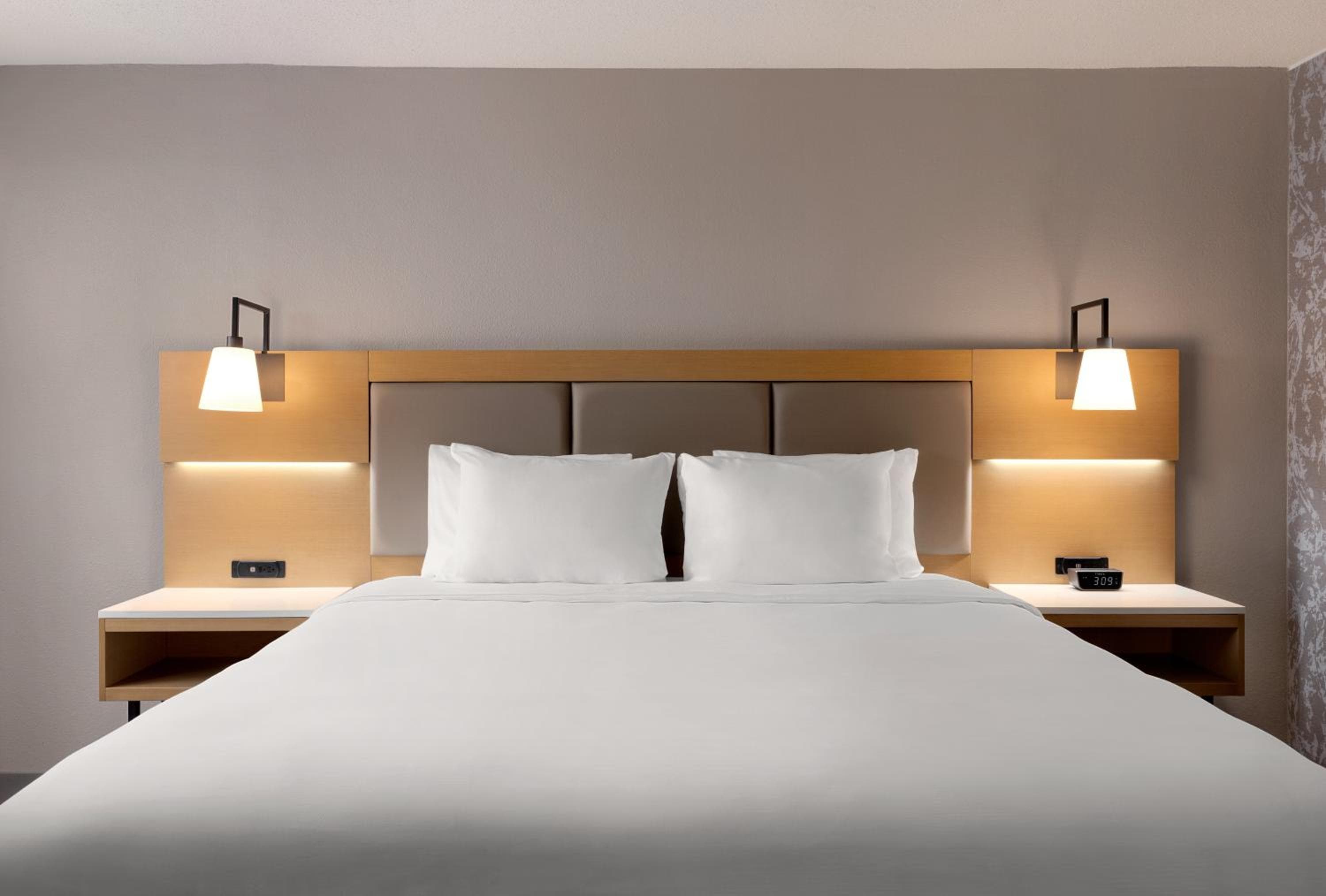 Holiday Inn Philadelphia Arpt-Stadium Area by IHG