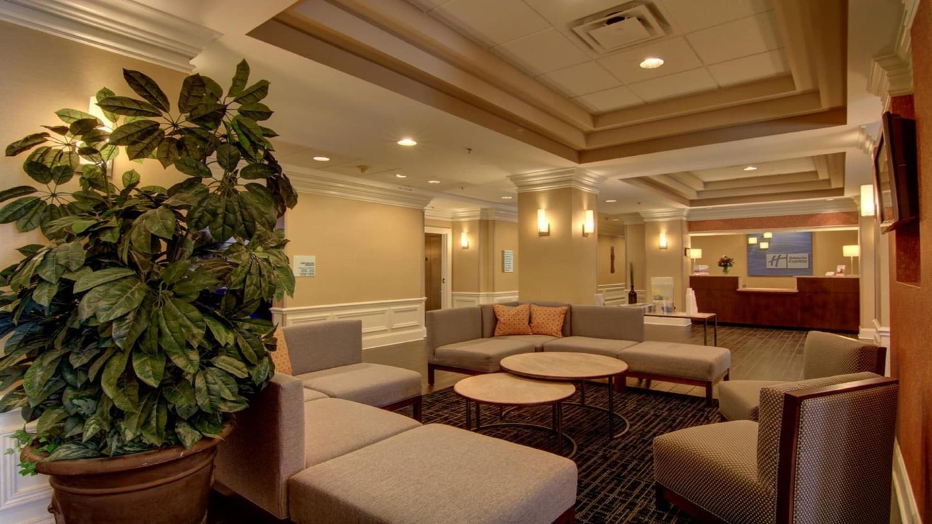 Holiday Inn Express Alpharetta - Windward parkway