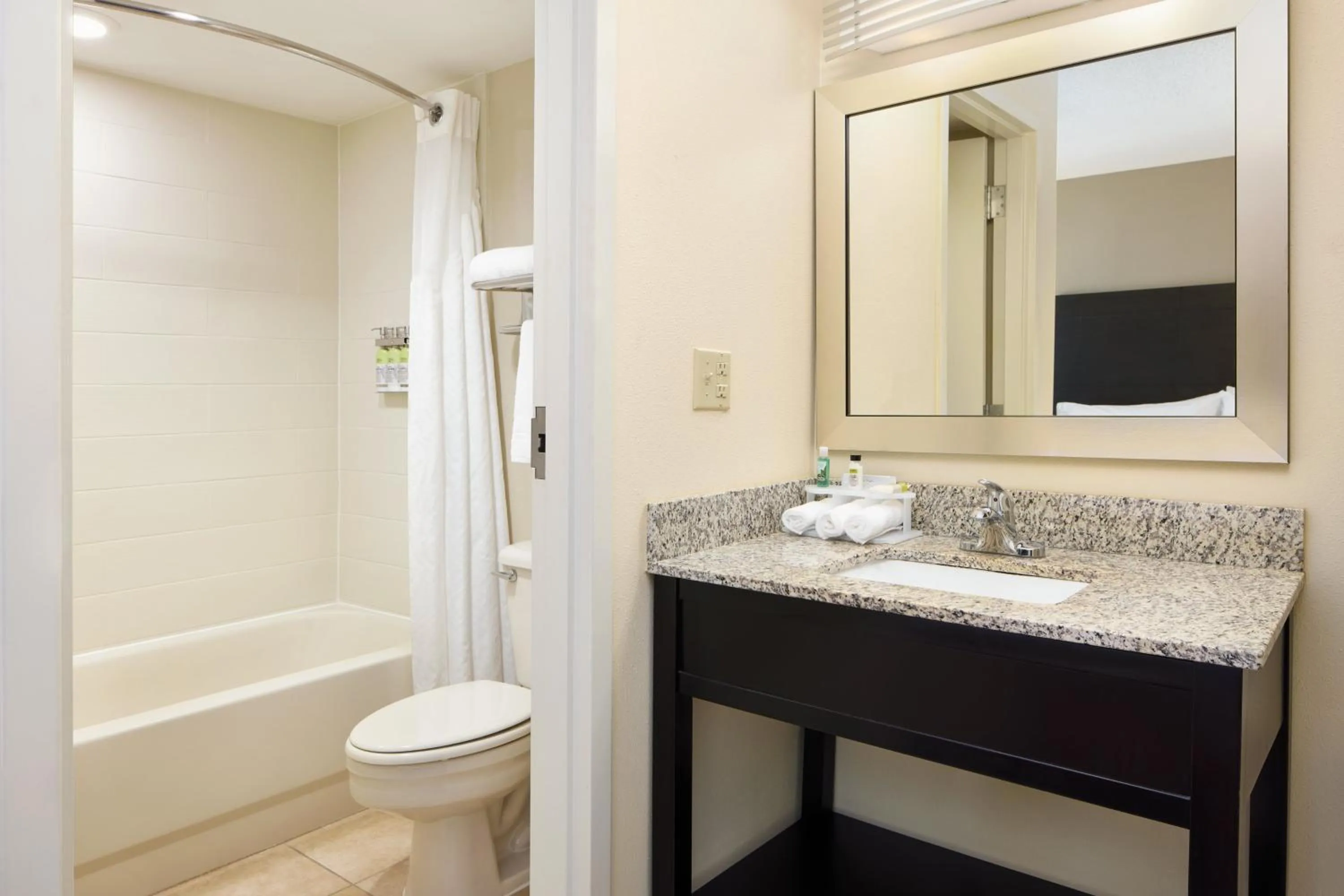 Holiday Inn Express Alpharetta - Windward parkway