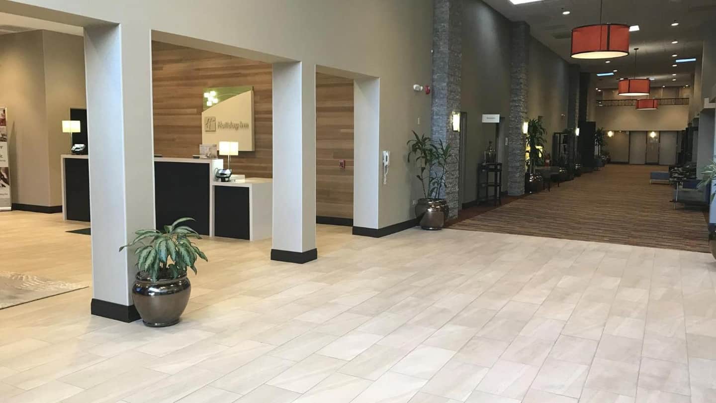 Holiday Inn & Suites Chicago-Carol Stream Wheaton, an IHG Hotel