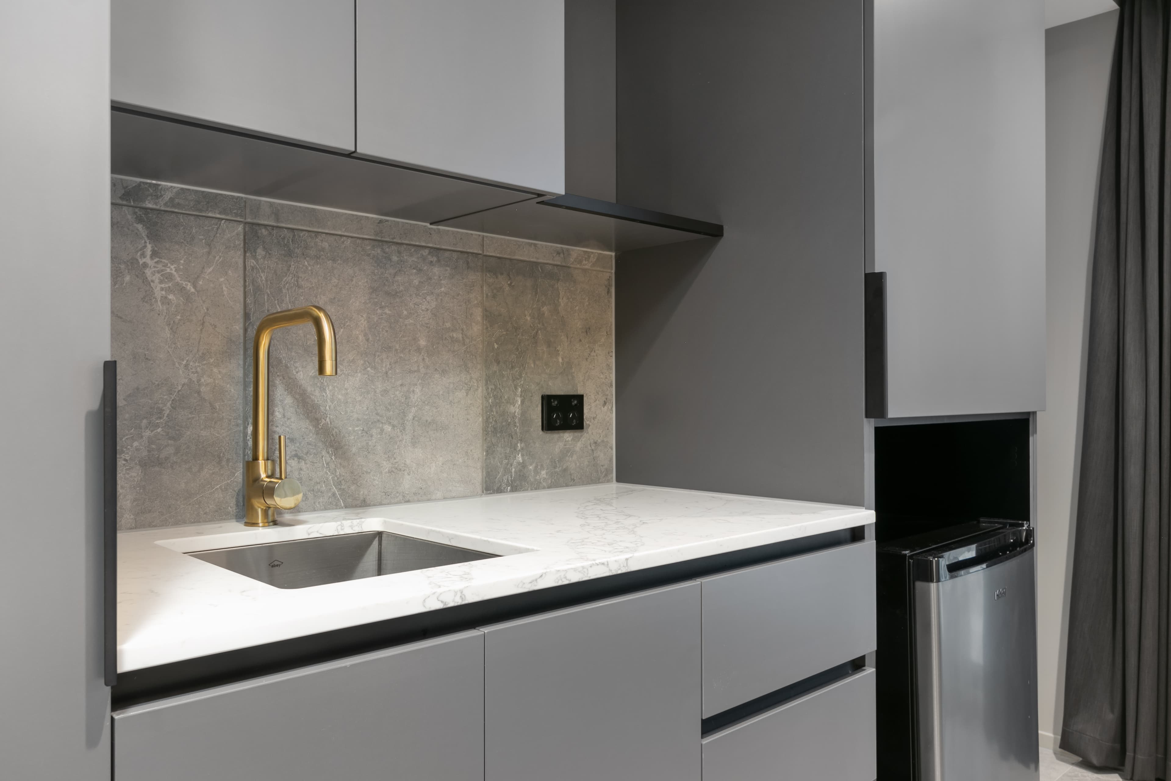 Melbourne City Apartment Hotel