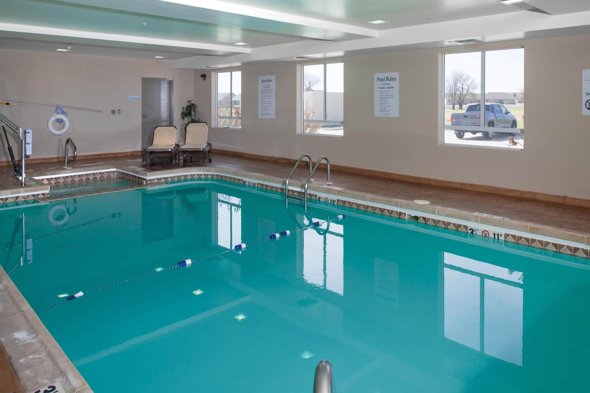Holiday Inn Express & Suites Wichita Northwest Maize K-96
