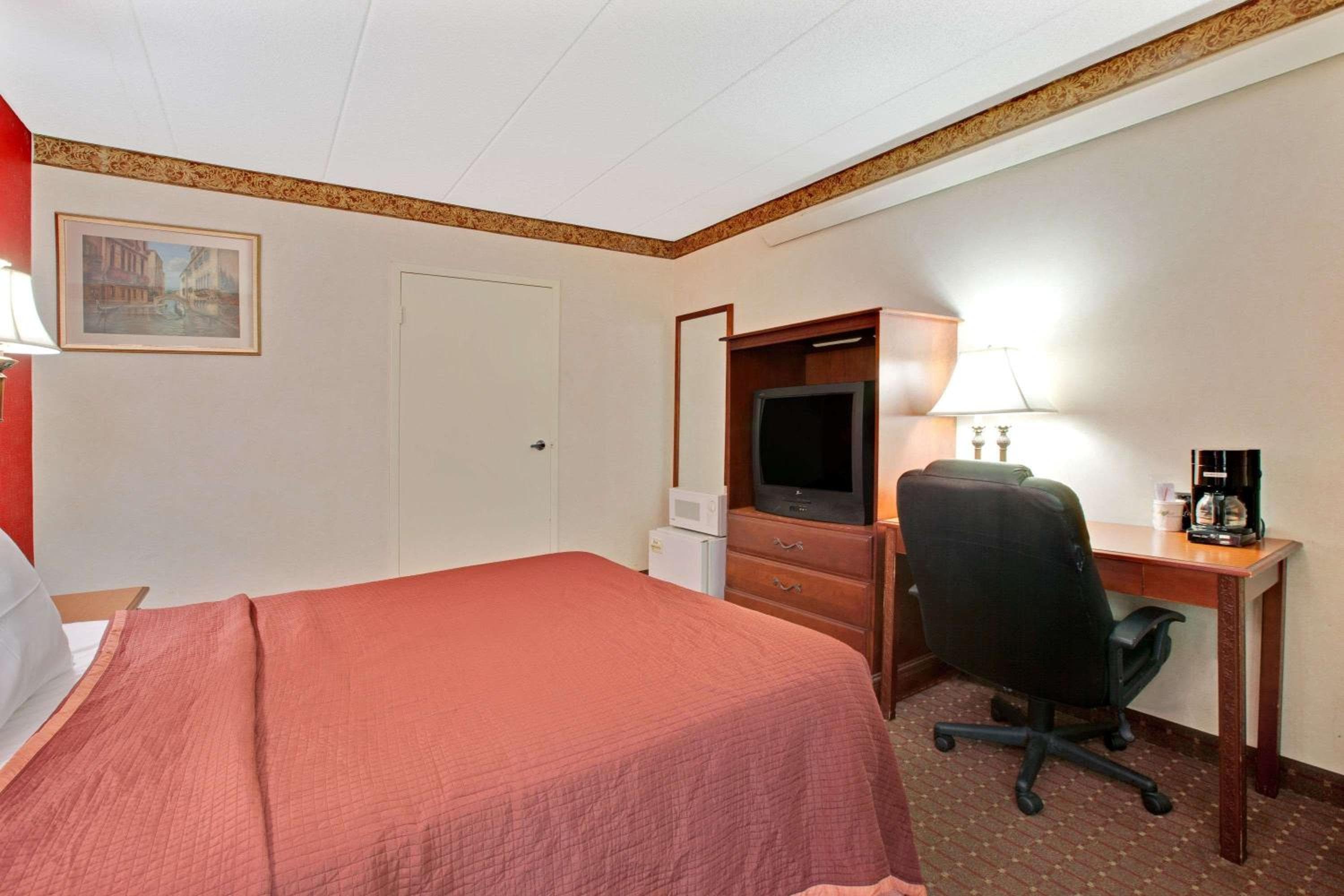 Travelodge by Wyndham Parsippany