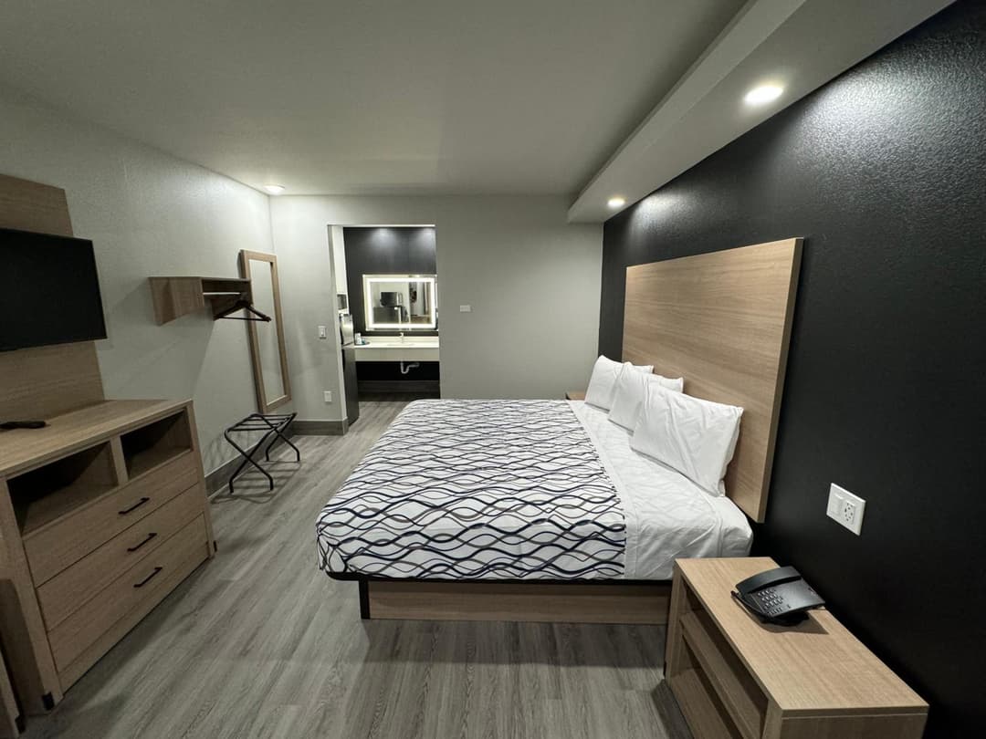 Crystal Inn Gessner - Near Sam Houston Racepark