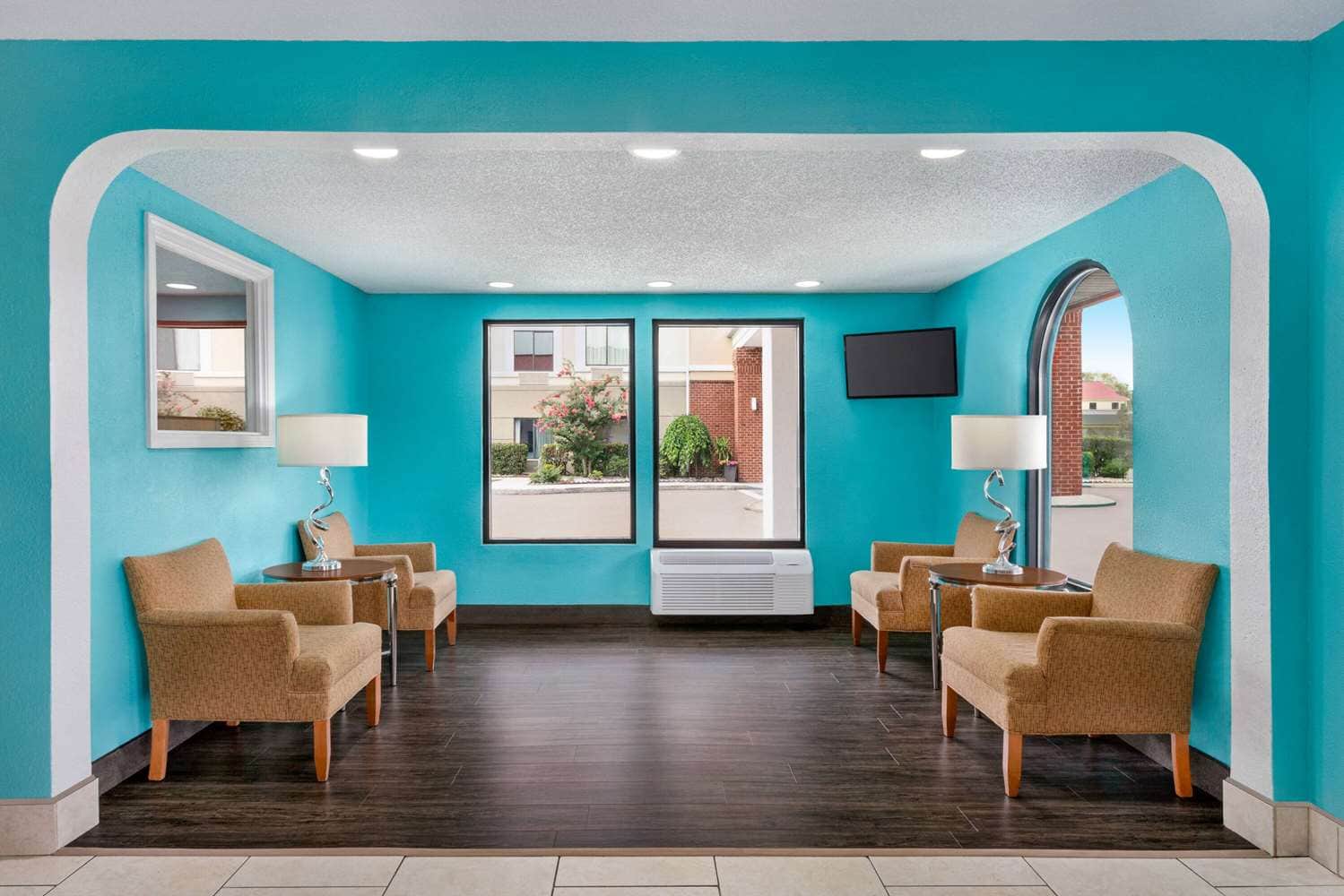 Howard Johnson by Wyndham Chattanooga Lookout Mountain I-24